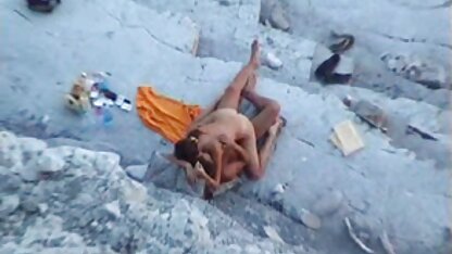 Lamiendo porno colegio casero su coño en la playa BVR